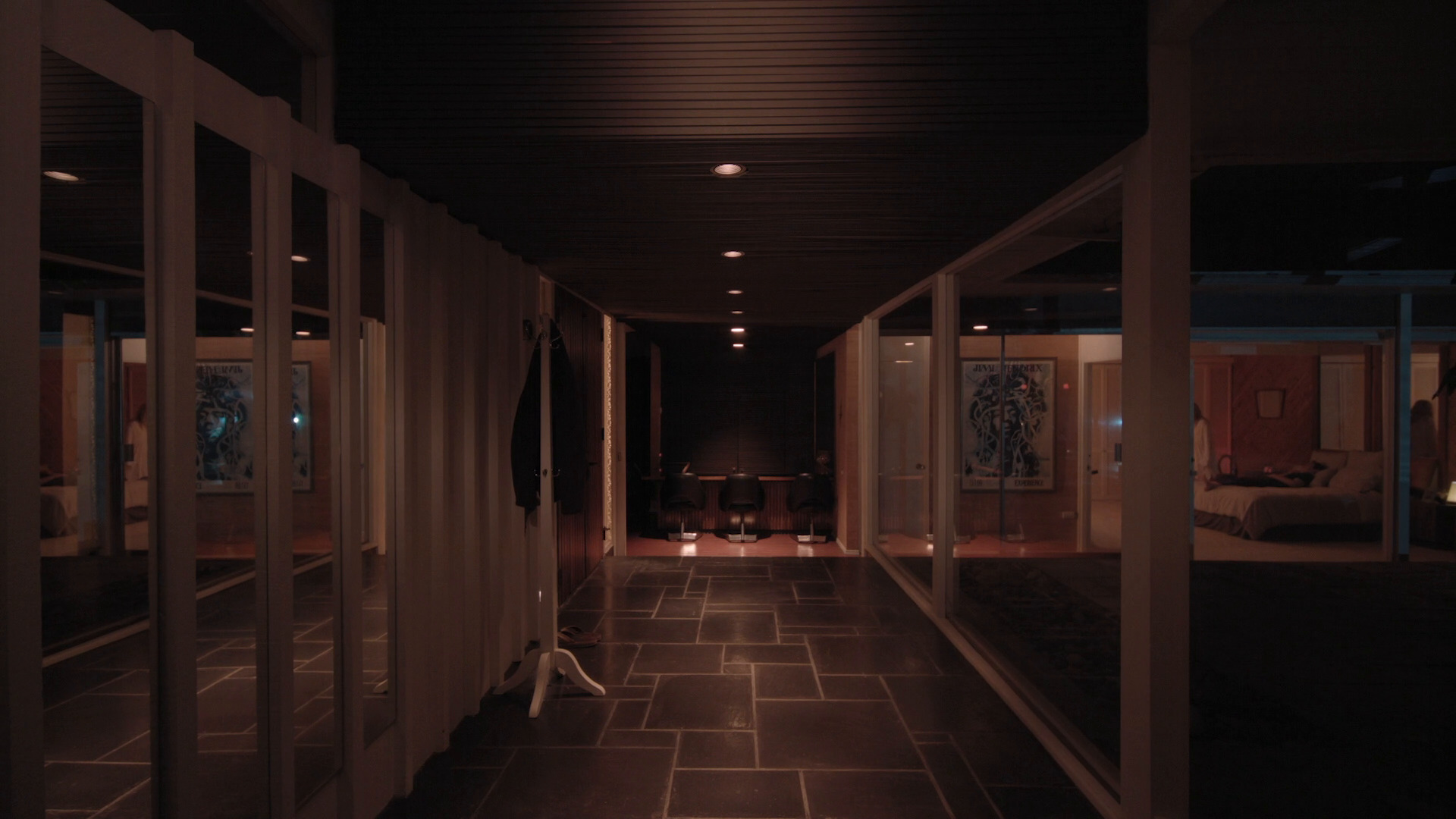 შუშის სახლი / House of Glass