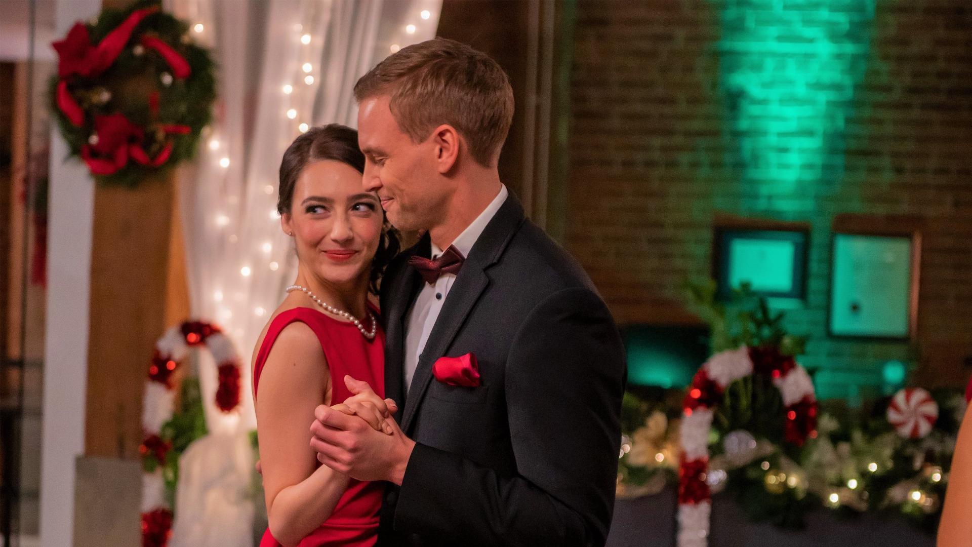 დაშავება საშობაოდ / Falling for Christmas