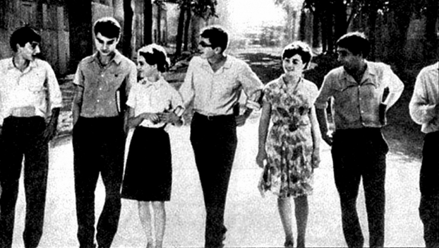 ღიმილის ბიჭები / Look at These Young People!