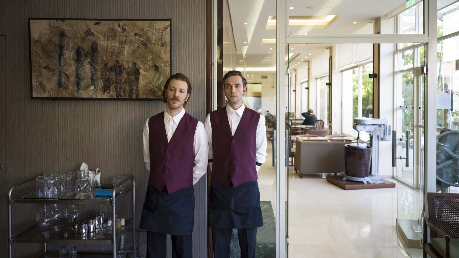 მიმტანი / The Waiter